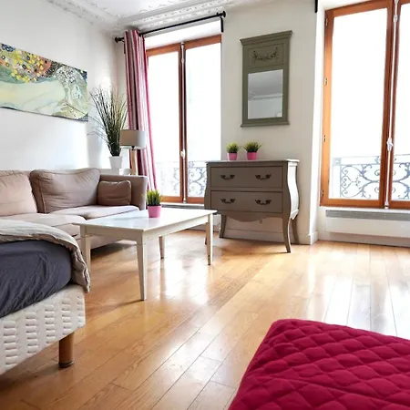 2 Stylish Montorgueil Near Louvre Museum Apartment